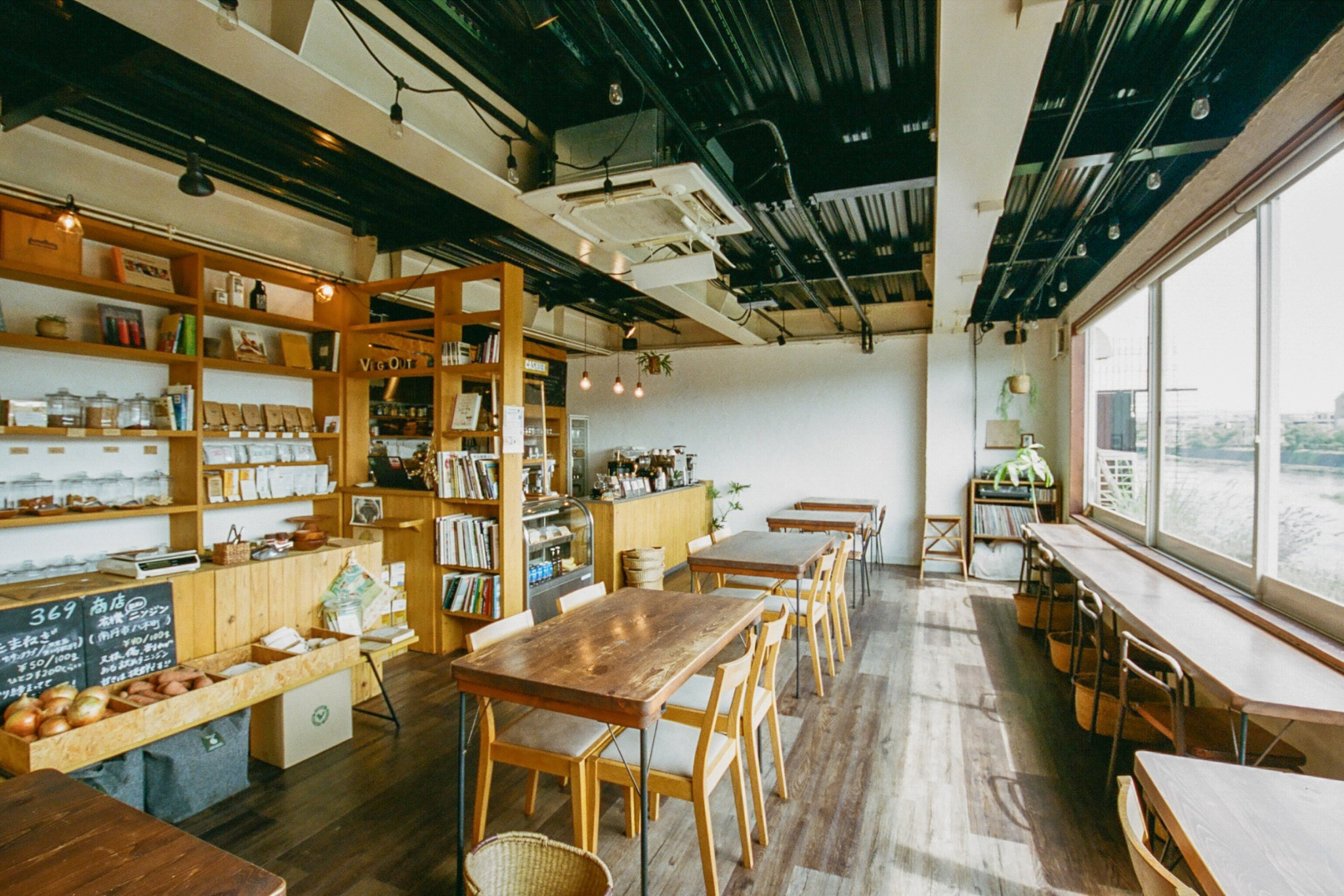 LOVEGスペシャルインタビューvol.12「Veg Out - Vegan Cafe -」