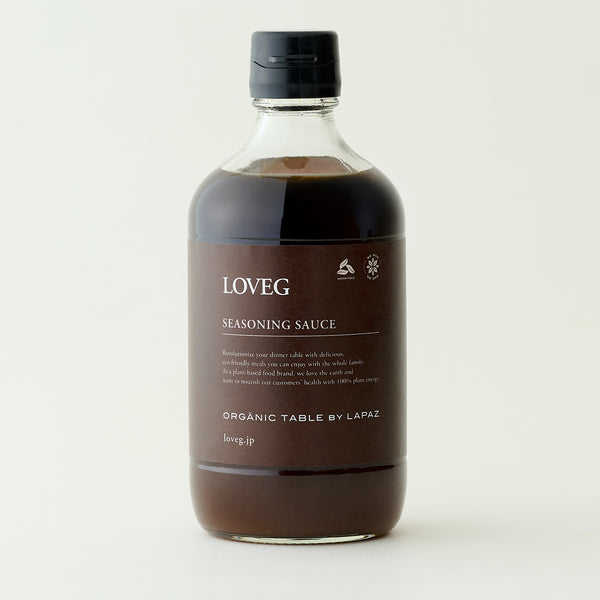 LOVEG（ラベジ）の特製万能調味料シーズニングソース453g。無添加の生姜醤油ベースのたれと、キッチンに映える美しいボトルパッケージ。